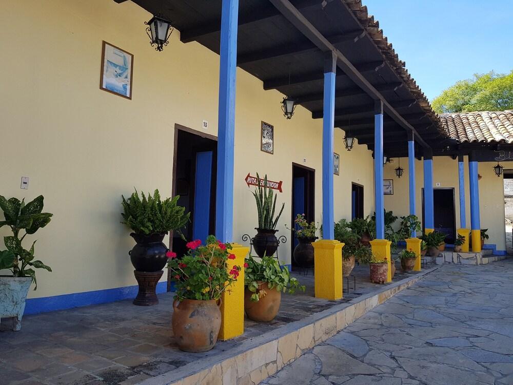 Hotel Lirice Colonial Comitan de Dominguez Exteriör bild